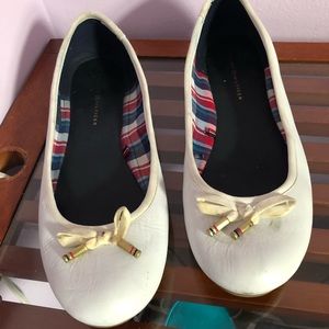 Tommy Hilfiger white flats size 9